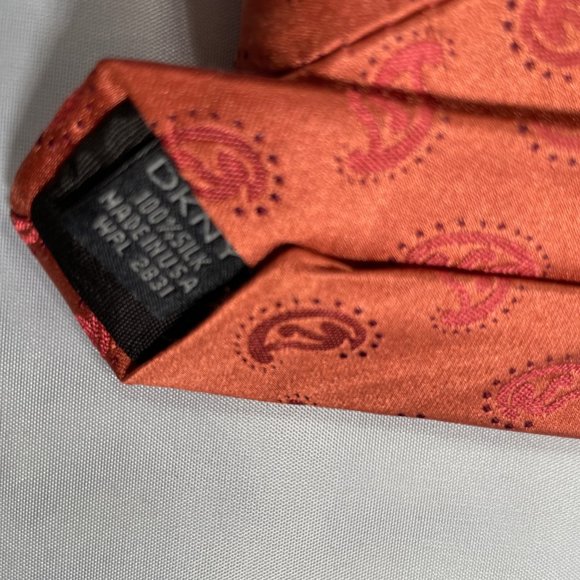 Rust color Jacquard silk tie with paisley design - Picture 3 of 4